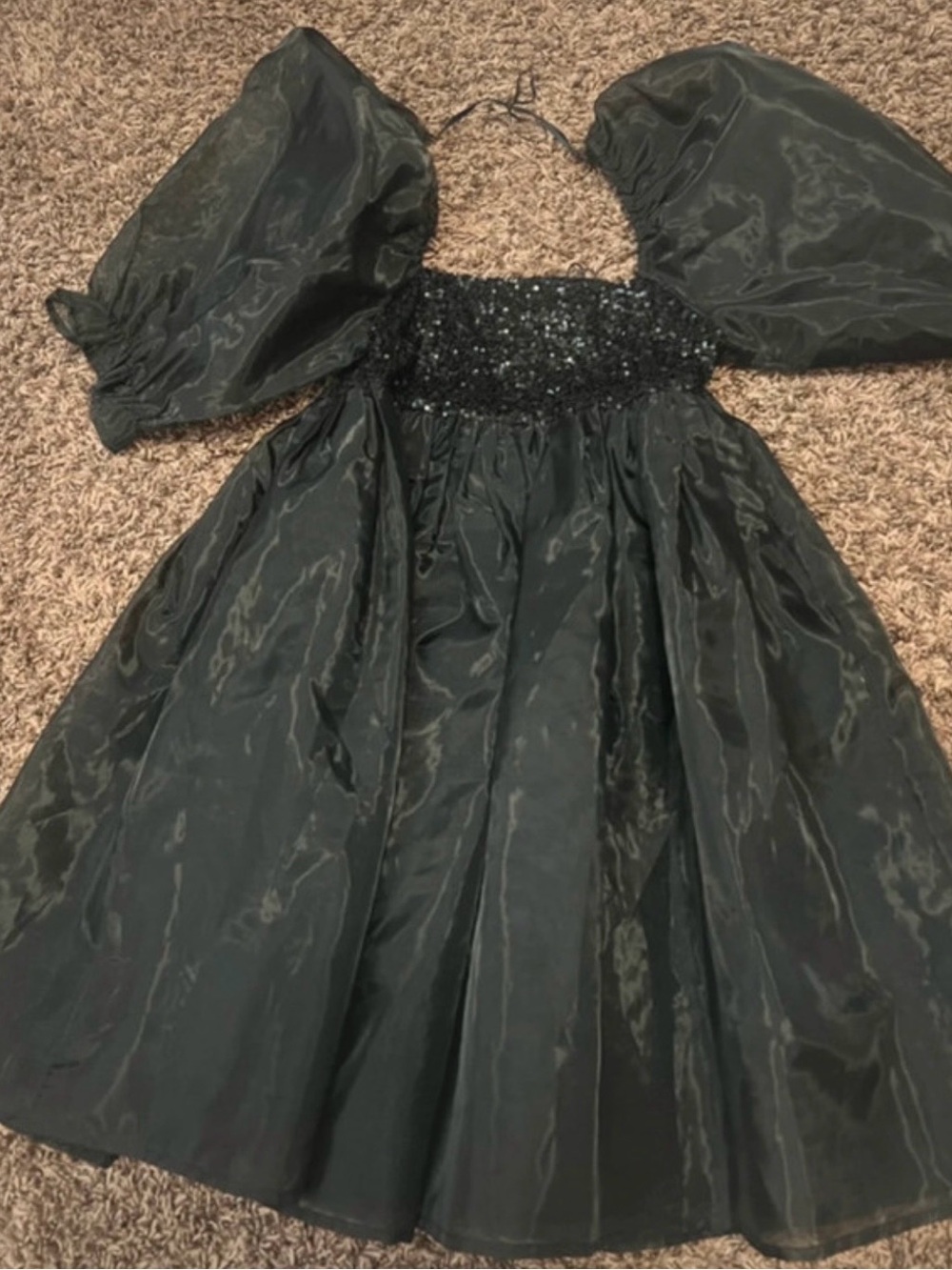 Elegant Black Puff-Sleeve Formal Dress with Sequined Bodice